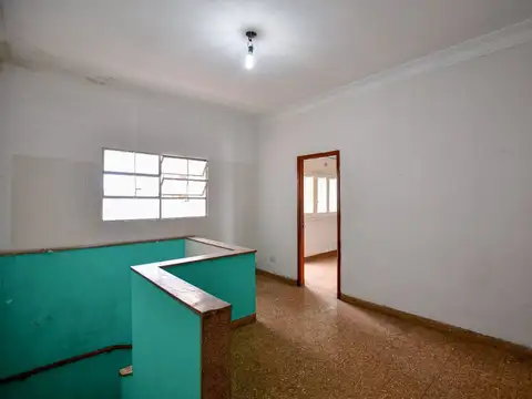 Avenida Montevideo entre Hamburgo y Londres 300