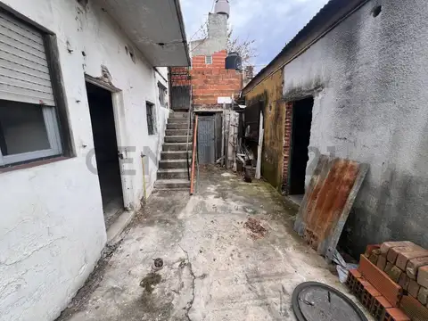CASA MAS DEPARTAMENTOS A REFACCIONAR- IDEAL INVERSION