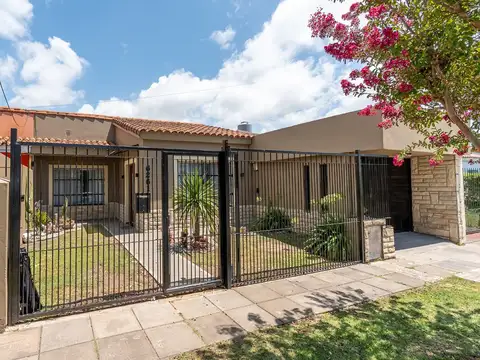 VENTA CASA CON QUINCHO COCHERA Y JARDIN EN HUDSON