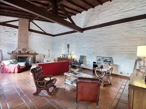 Casa 7 ambientes con 2 baños