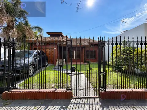 VENTA CASA 4 AMBIENTES, LOTE 433, QUINCHO, AMPLIO GARAGE - BELLA VISTA