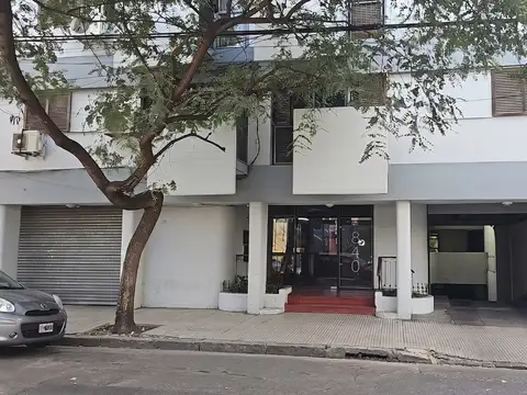 Venta de 2 amb con cocina grande, lavadero, baño completo y placard