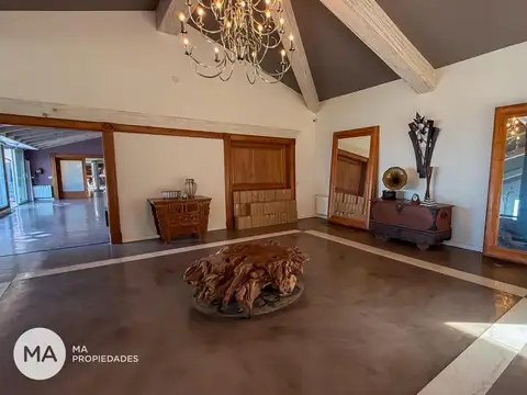 Casa en Venta con 4 cocheras