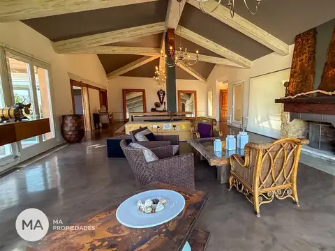 Casa en terreno amplio con embarcadero privado y cava - Arroyo Seco | Venta