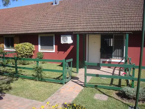 VENTA DE CASA EN PILAR CON COCHERA