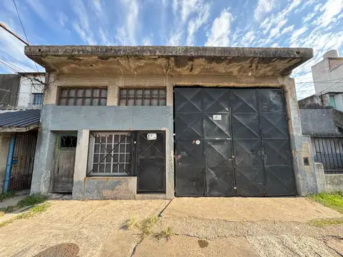 GALPÓN CON TECHO DE LOSA S/ LOTE DE 8,66 X 45 DE FRENTE