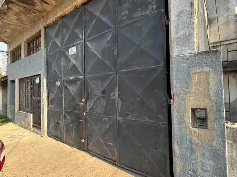 GALPÓN CON TECHO DE LOSA S/ LOTE DE 8,66 X 45 DE FRENTE