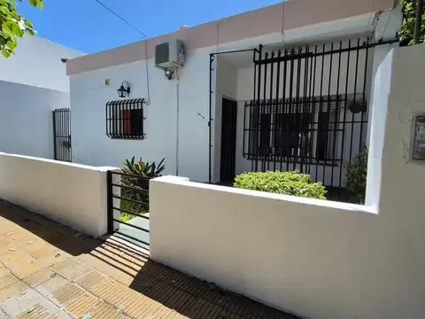 VENTA DE CASA DE 3 AMB CON COCHERA EN ALDO BONZI