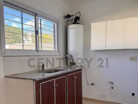 Casa en Alquiler con 1 cochera