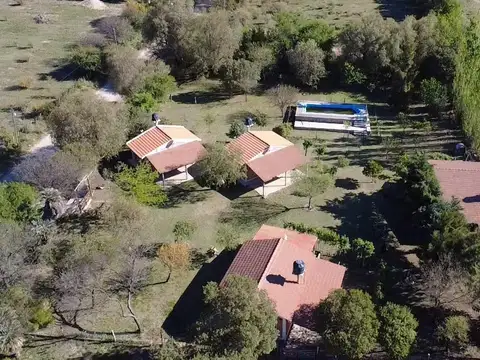 COMPLEJO DE CABAÑAS EQUIPADAS CON VISTA A LAS SIERRAS