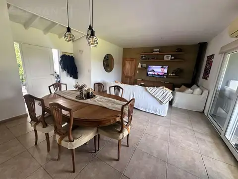 Casa 5 ambientes con 3 baños