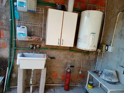 Casa 4 ambientes con 2 baños