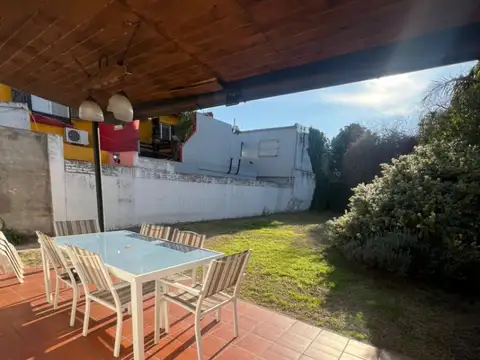 PH Tipo Casa 4 Amb. c/ Amplio Jardín y Cochera Apto Crédito - Rivadavia 900