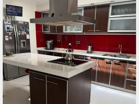 Casa 4 ambientes con 3 baños