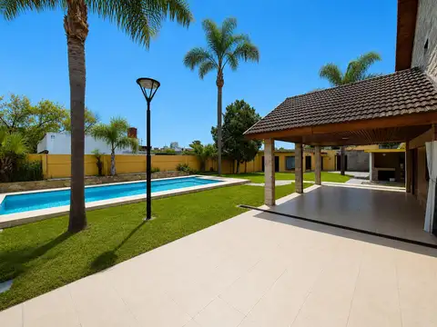 Casa 5 ambientes con 4 baños