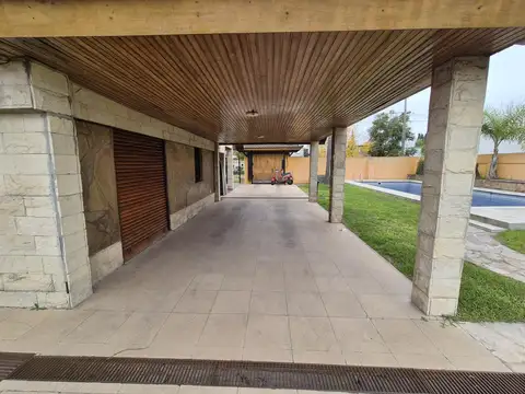 Casa 5 ambientes con 4 baños