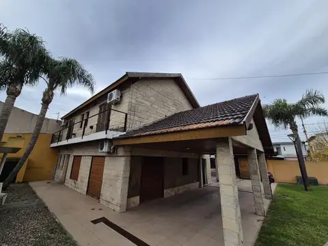 Casa en Venta con 4 cocheras