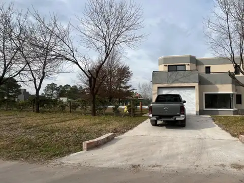 Casa 5 ambientes con 4 baños