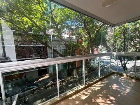 Excelente 3 ambientes con balcón terraza, completamente renovado