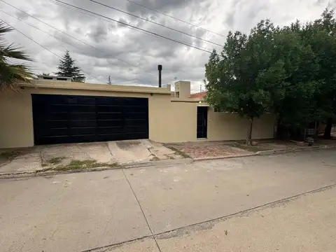 Casa en venta, barrio Cerros Colorados