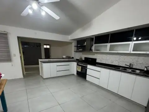 Casa en venta, barrio Cerros Colorados