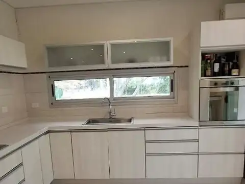 Casa en Alquiler Temporal en Club Miralagos, USD 2.350