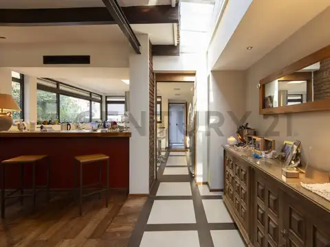 Casa en Venta con 3 cocheras