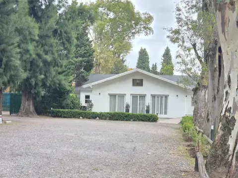 Casa 5 ambientes con 3 baños