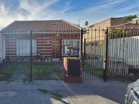 ALQUILER CASA 3 AMB LOTE 447M2. LANUS OESTE