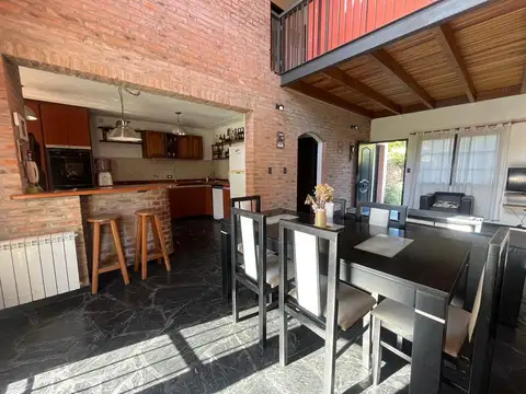 Casa 5 ambientes con 2 baños