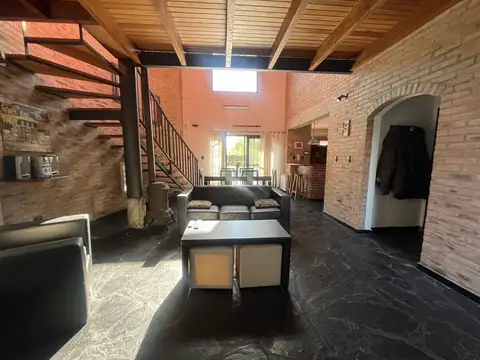 Casa en Venta en Gonnet [Cod: ]