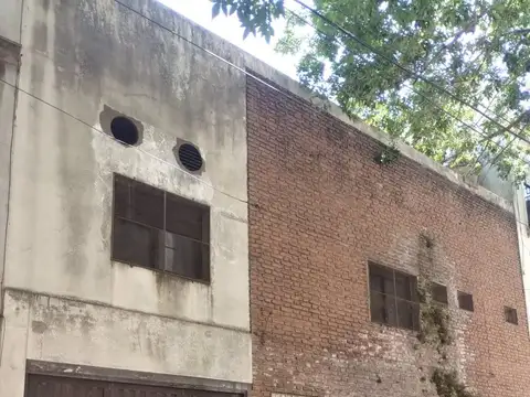 Lote en venta en San Cristóbal, con galpón 