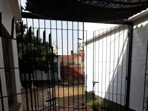 Casa en Alquiler con 1 cochera