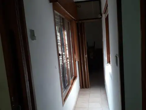 CASA 4 AMB. FONDO LIBRE Y COCHERA EN CENTRO DE SAN MIGUEL 