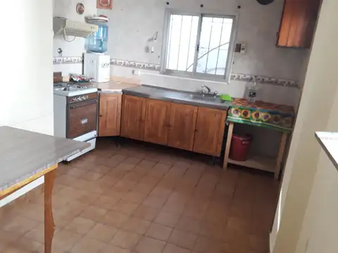 CASA 4 AMB. FONDO LIBRE Y COCHERA EN CENTRO DE SAN MIGUEL 