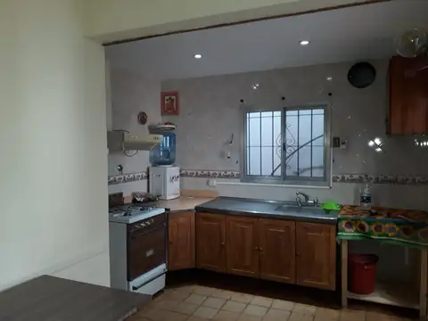 CASA 4 AMB. FONDO LIBRE Y COCHERA EN CENTRO DE SAN MIGUEL 