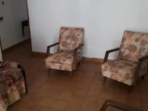 CASA 4 AMB. FONDO LIBRE Y COCHERA EN CENTRO DE SAN MIGUEL 