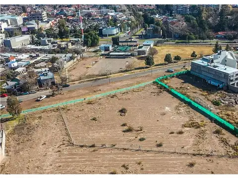 Vende lote frente a palmares open mall
