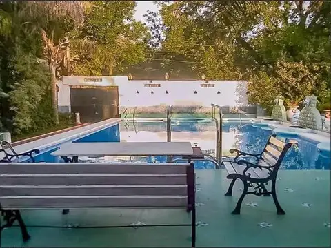 Casa 9 ambientes con 4 baños