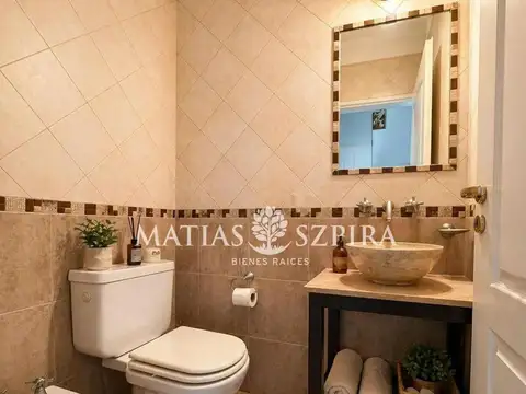 Casa en Venta con 2 cocheras