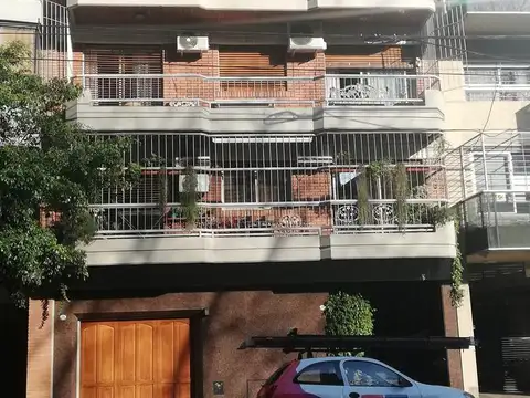 Departamento de 4 ambientes con cochera y baulera
