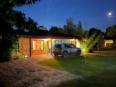 Casa en Venta con 3 cocheras
