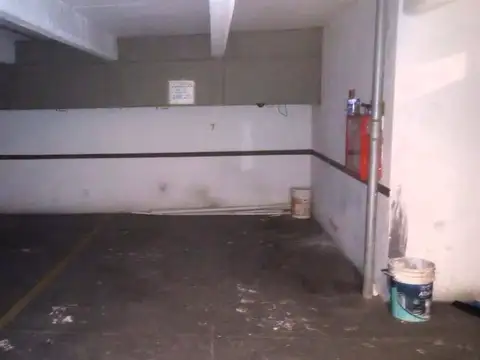 VENTA COCHERA CUBIERTA CON BAULERA PALERMO