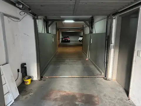 VENTA COCHERA CUBIERTA CON BAULERA PALERMO