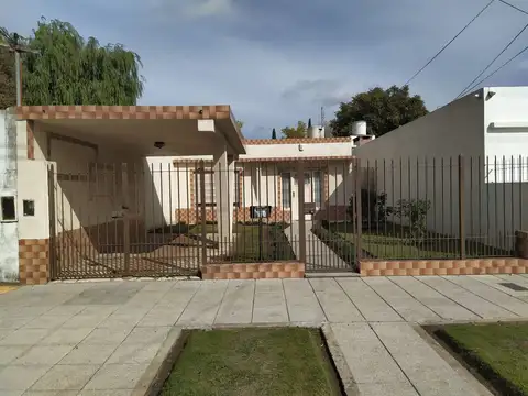 Casa 2 dormitorios con amplio jardín