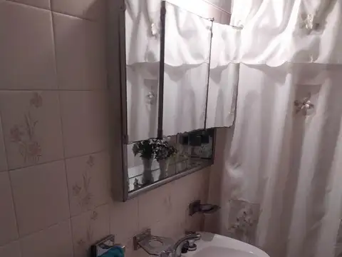 Casa 2 dormitorios con amplio jardín