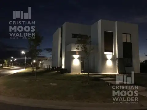 Casa 4 ambientes con 3 baños