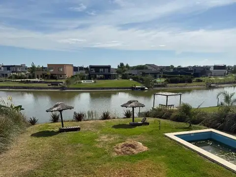 Casa 4 ambientes con 4 baños