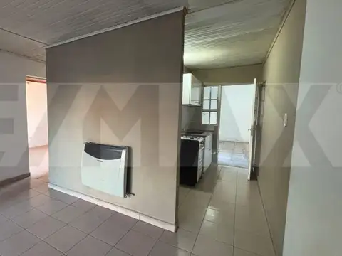 Casa 6 ambientes con 1 baño