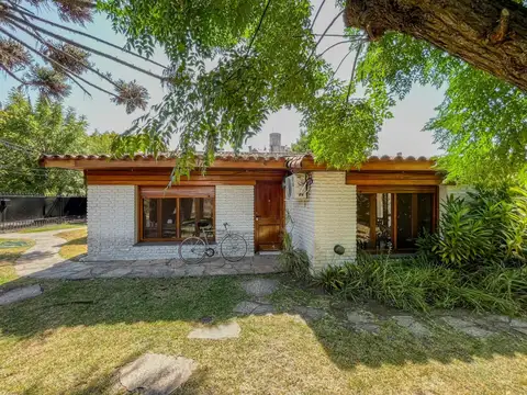 Casa en Alquiler con 3 cocheras